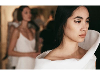 Découvrez les secrets de beauté dans les coulisses de Pronovias Fashion Show 2024