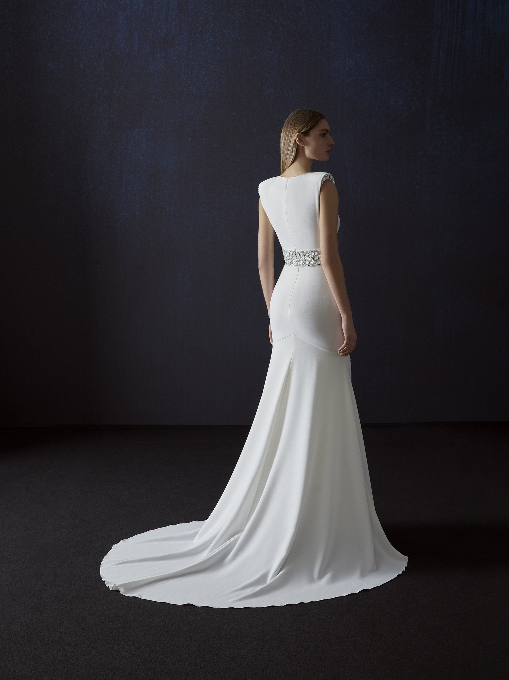 AROMATIC | Mermaid sleeveless wedding dress with V neck