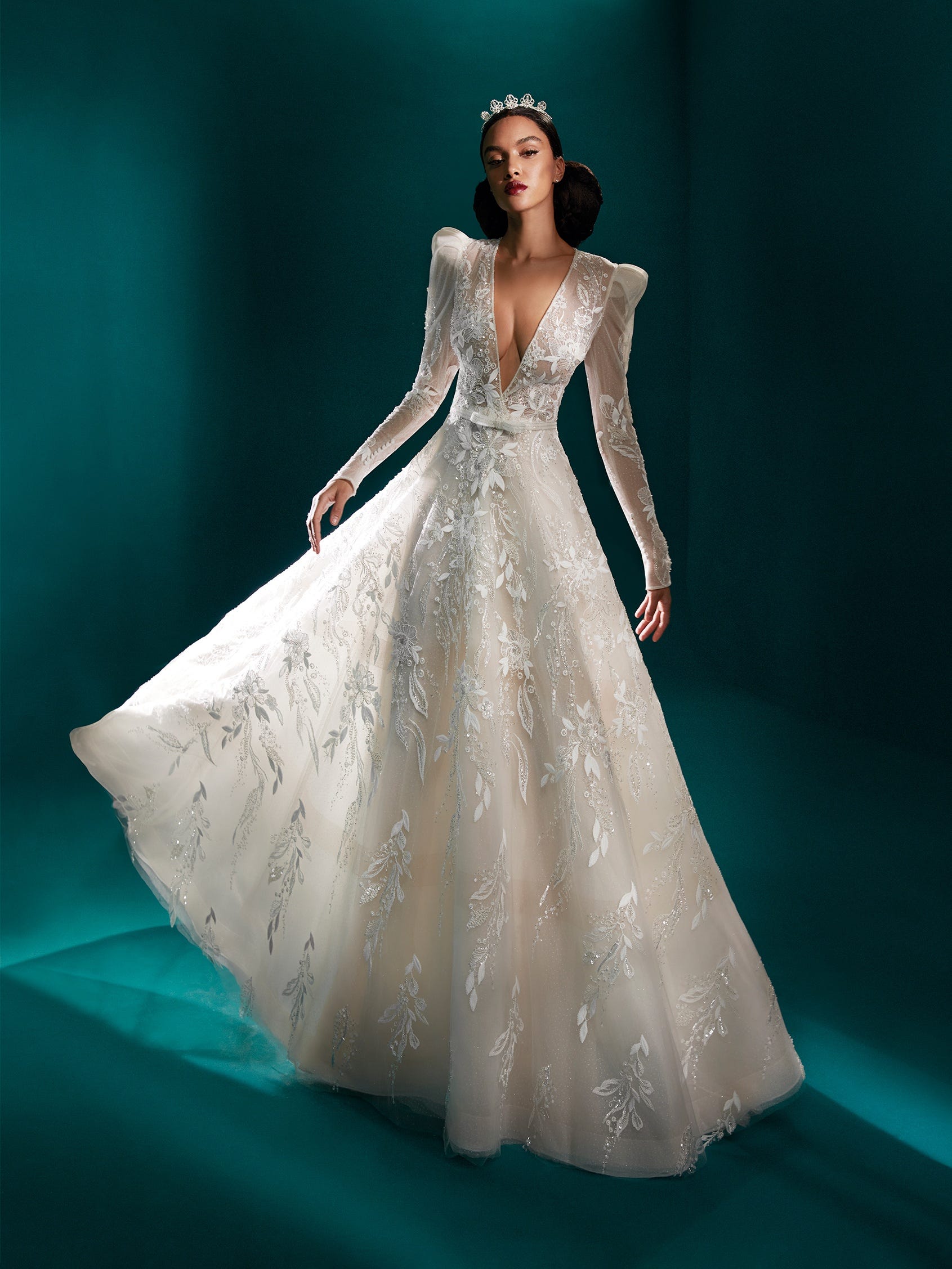 BIJOU | A-line wedding dress with V-neck | Atelier Pronovias