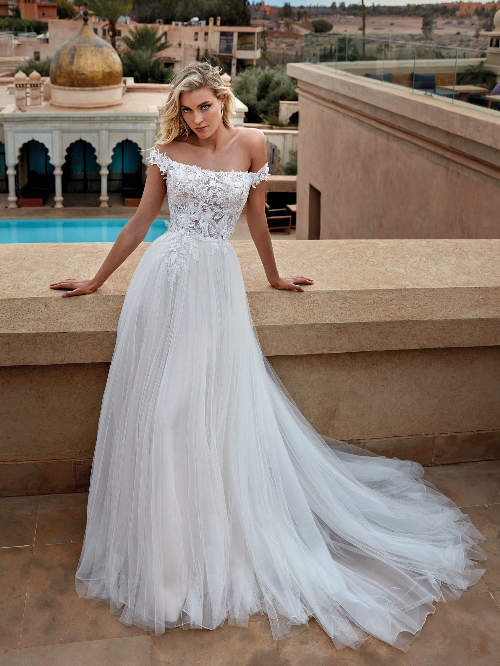 Strapless Sweetheart Neckline Princess Tulle Wedding Dress | Kleinfeld  Bridal