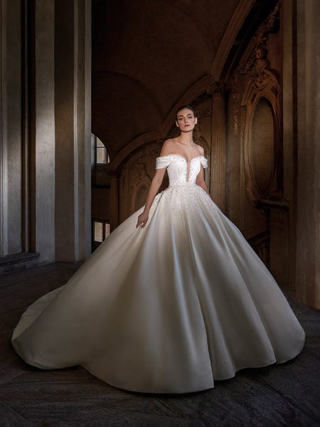 TRINITY, Princess wedding dress with V-neck
