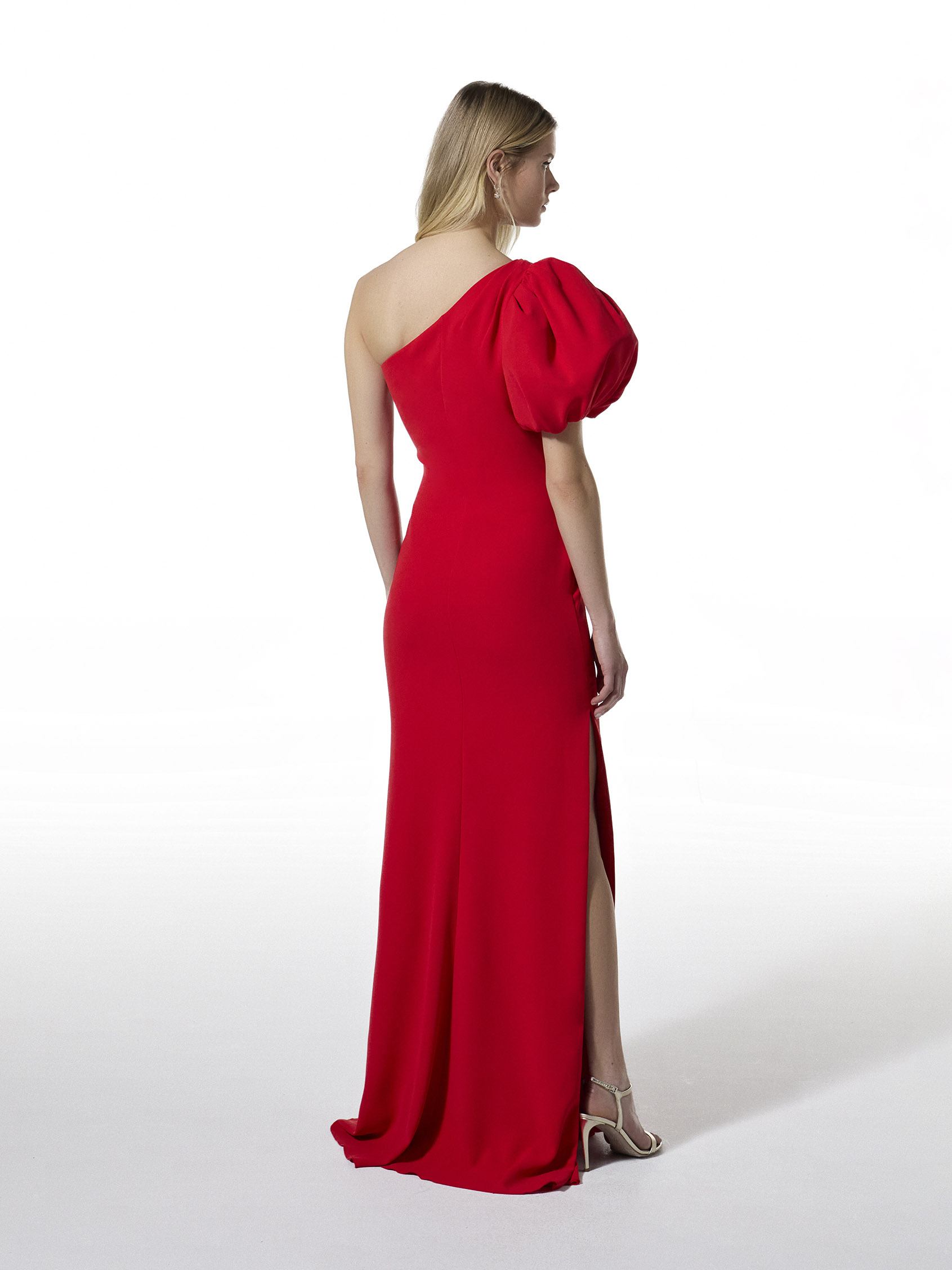 Pronovias essentials 2025