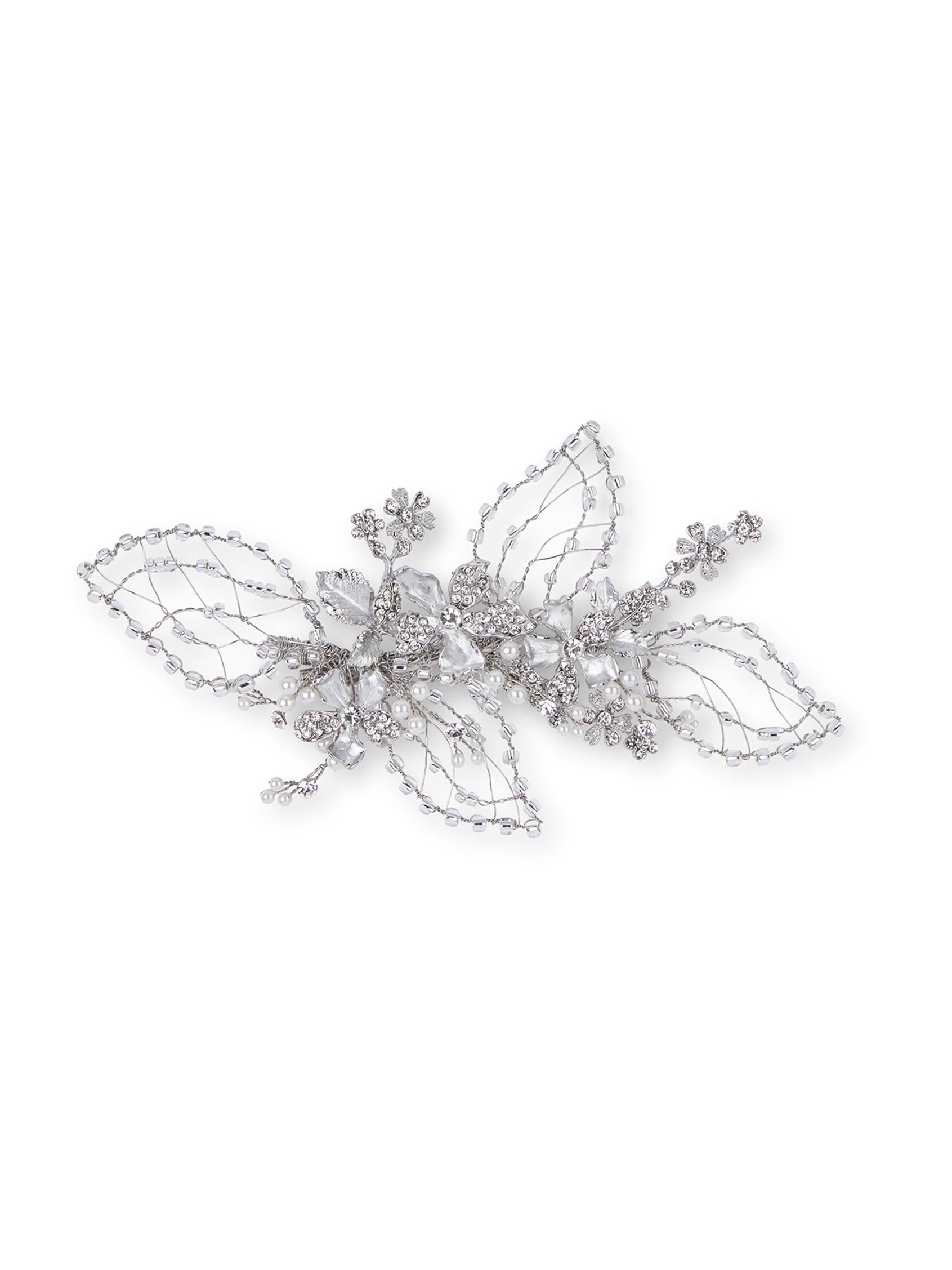 Cremefarbenes, schulterfreie Brautkleid aus weichem Tüll mit zarten Spitzenapplikationen in Form von Blütenblättern, die über die Corsage mit herzförmigem Dekolleté und den eleganten Rock im Prinzessin-Stil gestreut sind. 