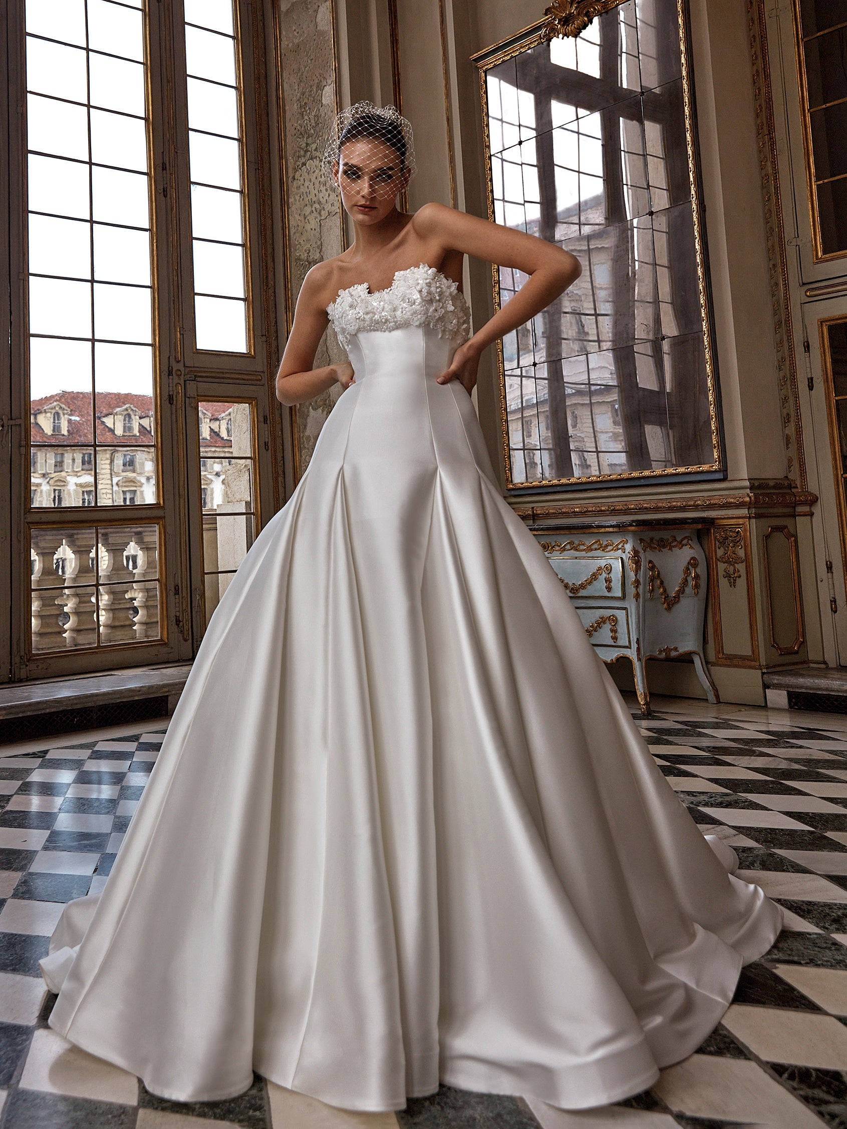 GLAZE, Strapless princess-cut wedding dress