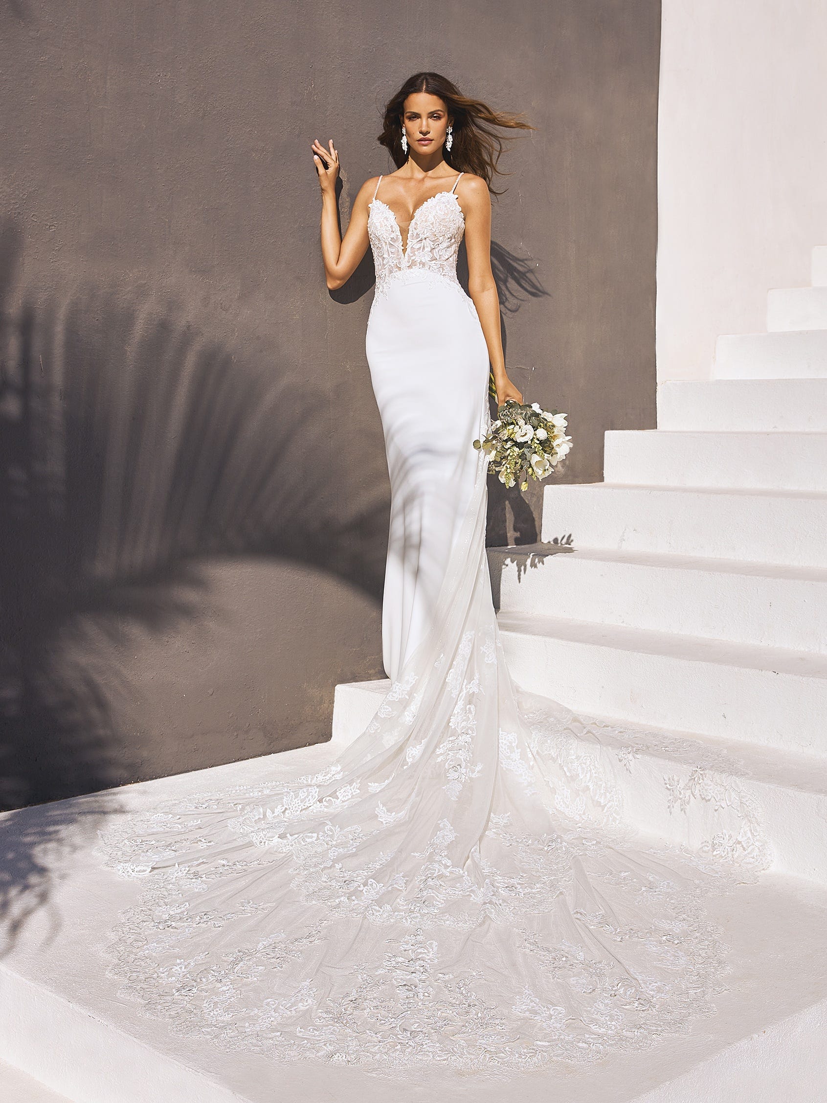 IZARA | Mermaid wedding dress with sweetheart neckline | Pronovias