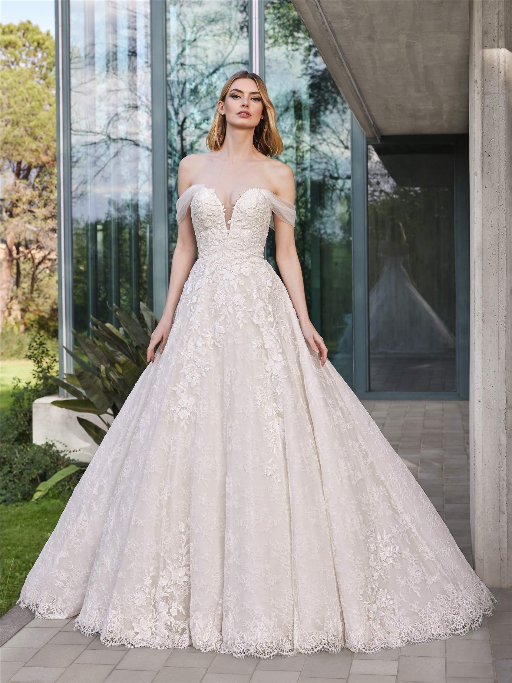 FILANTE | A-line wedding dress with a V-neckline | Pronovias FILANTE | A-line wedding dress with a V-neckline | Pronovias