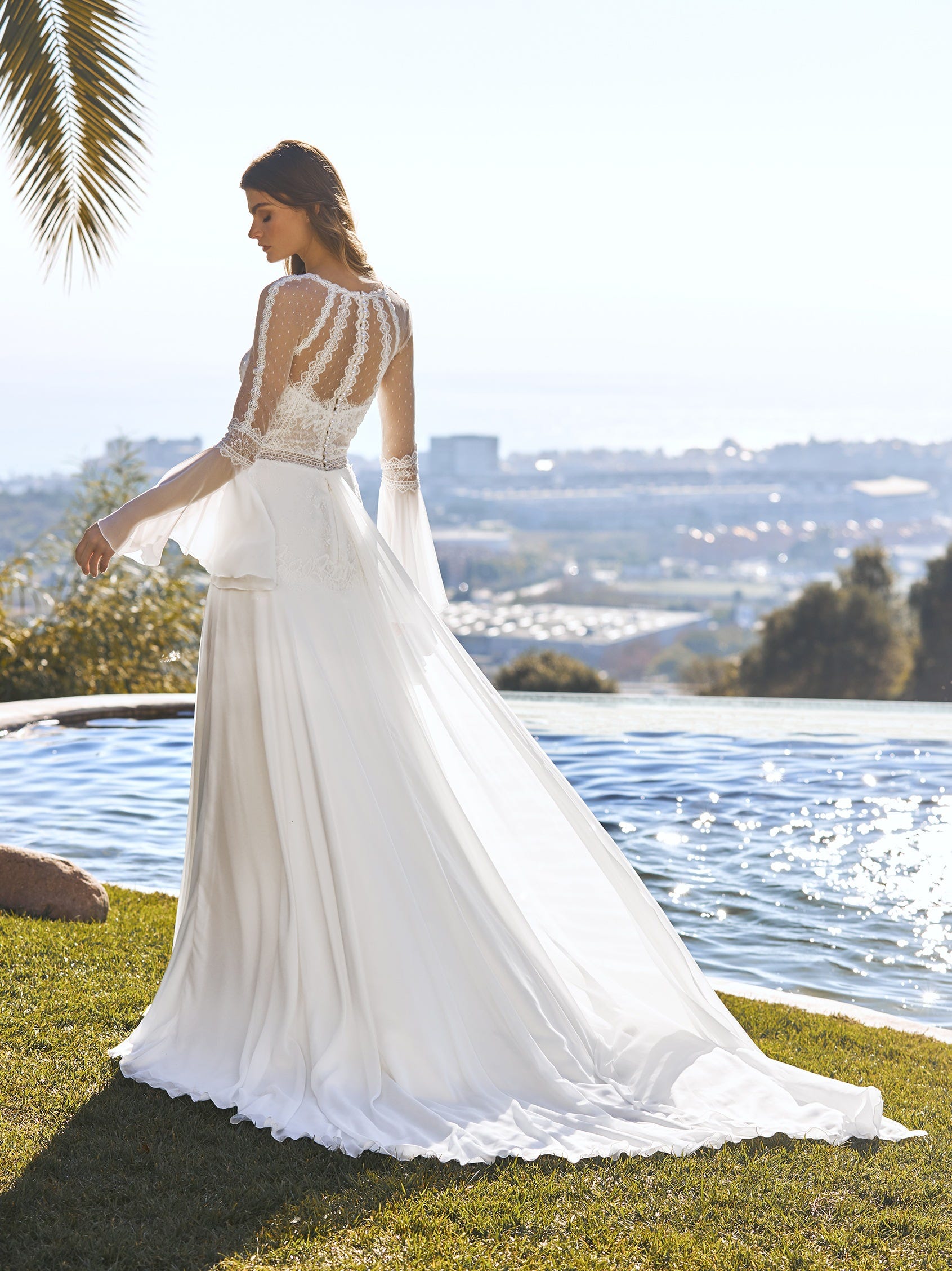Hippy Soul|boho Lace Wedding Dress - V-neck Bell Sleeve Backless Bridal Gown