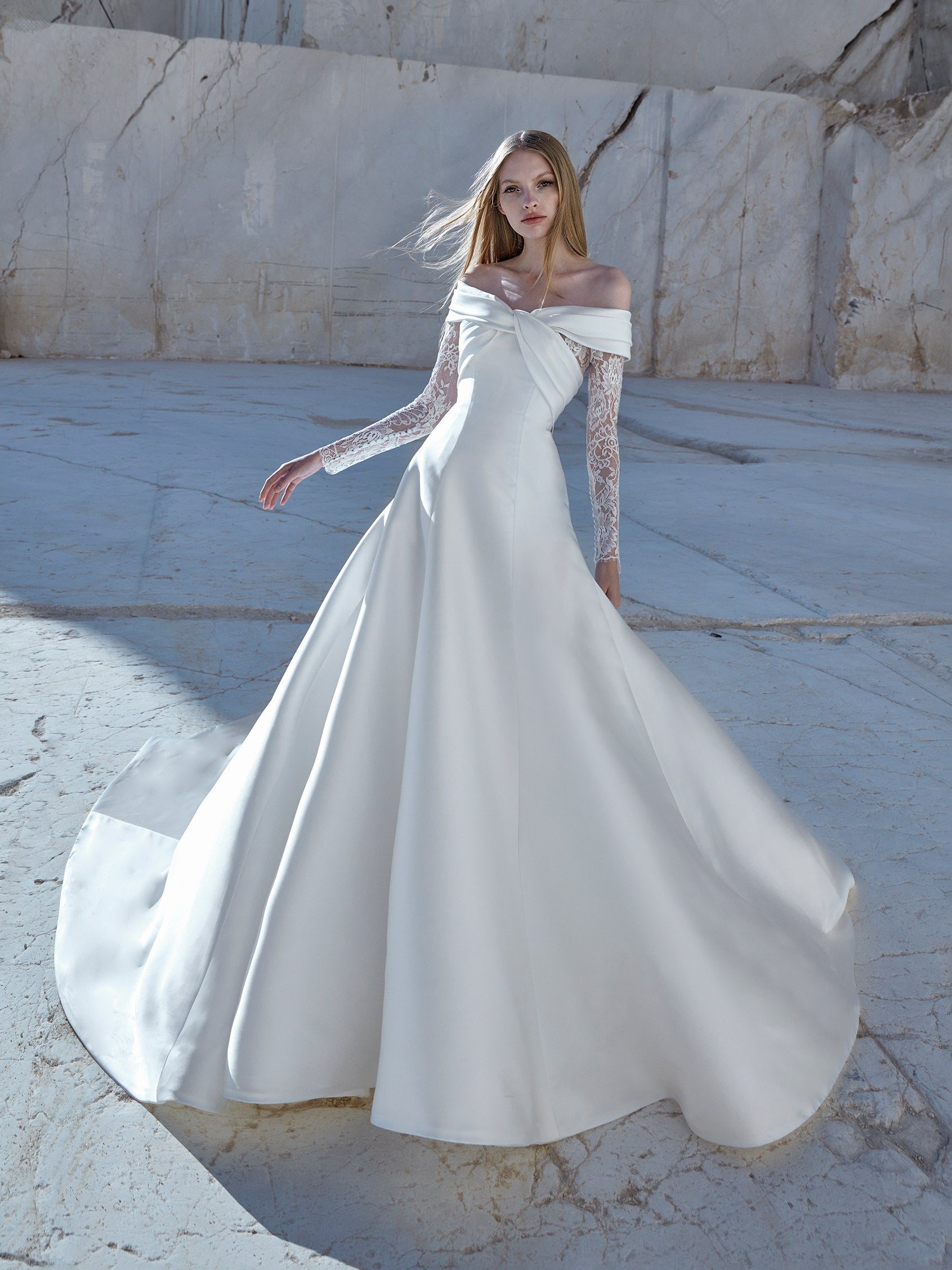 Long dress with princess cut and bardot neckline | INVITADISIMA