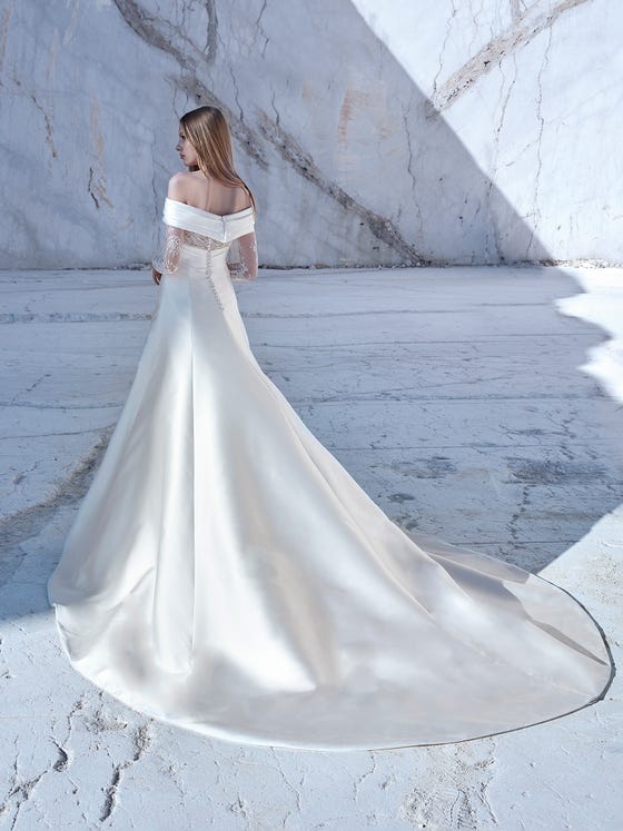 Long-Sleeved Wedding Dresses for Timeless Elegance
