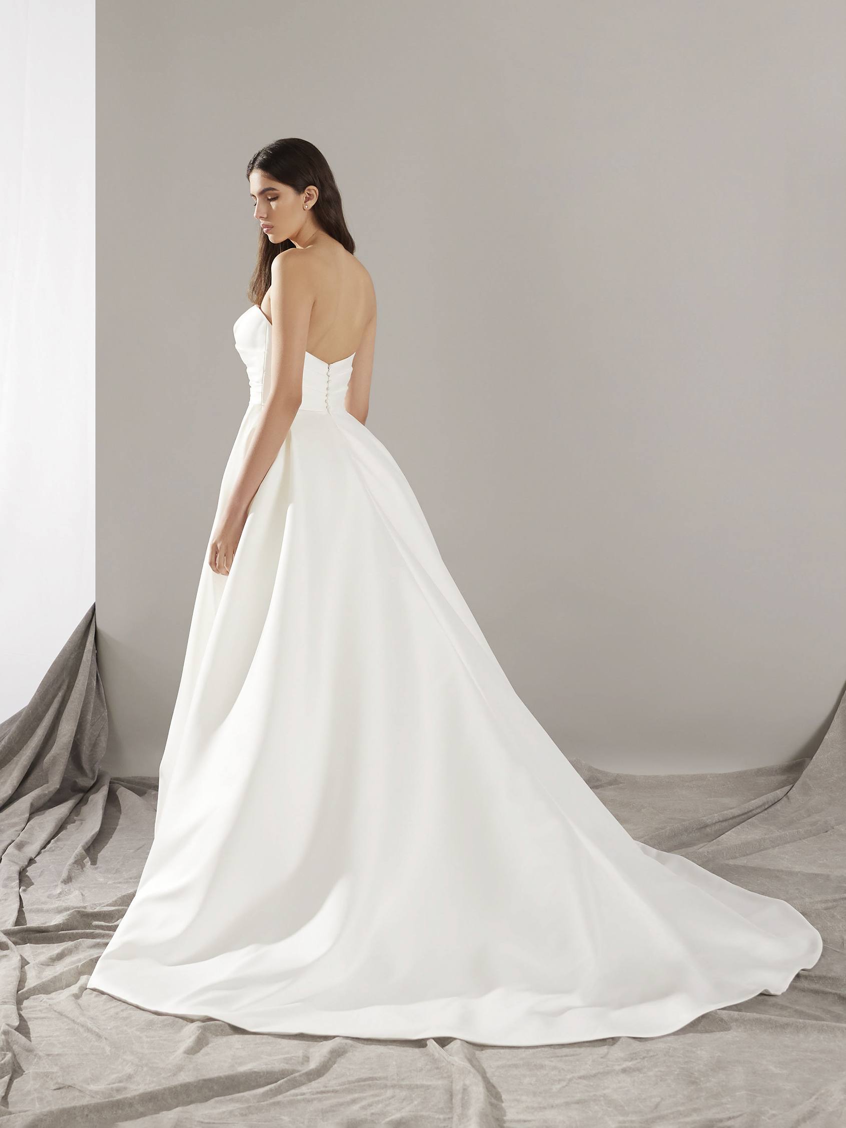 ONARY | A-line wedding dress | Pronovias