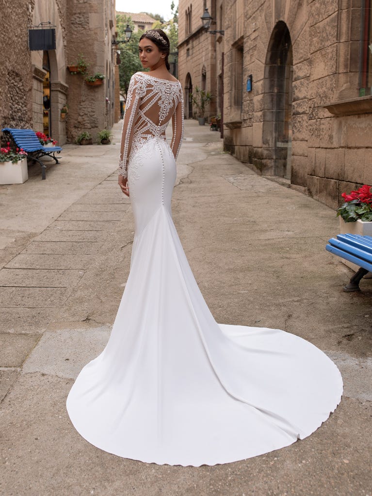 Vestido de novia de manga larga en corte sirena con bordado de pedrería