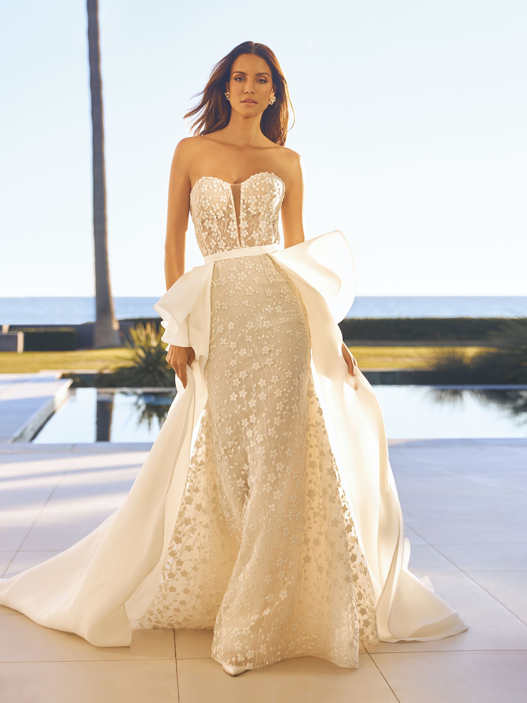 PHOEBE | Mermaid wedding dress with sweetheart neckline | Pronovias