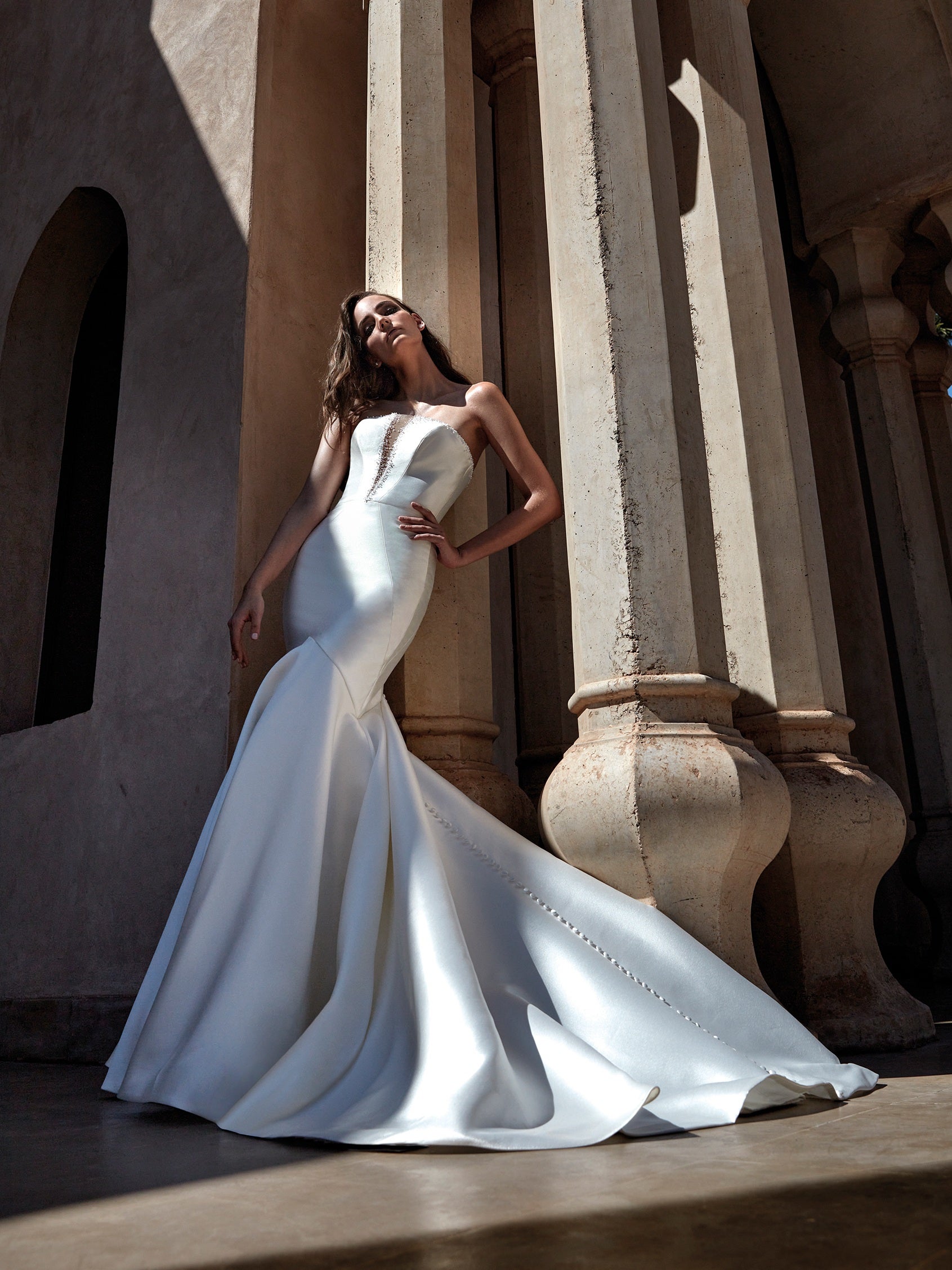 Simple Wedding Dresses for Sophisticated Elegance | Pronovias