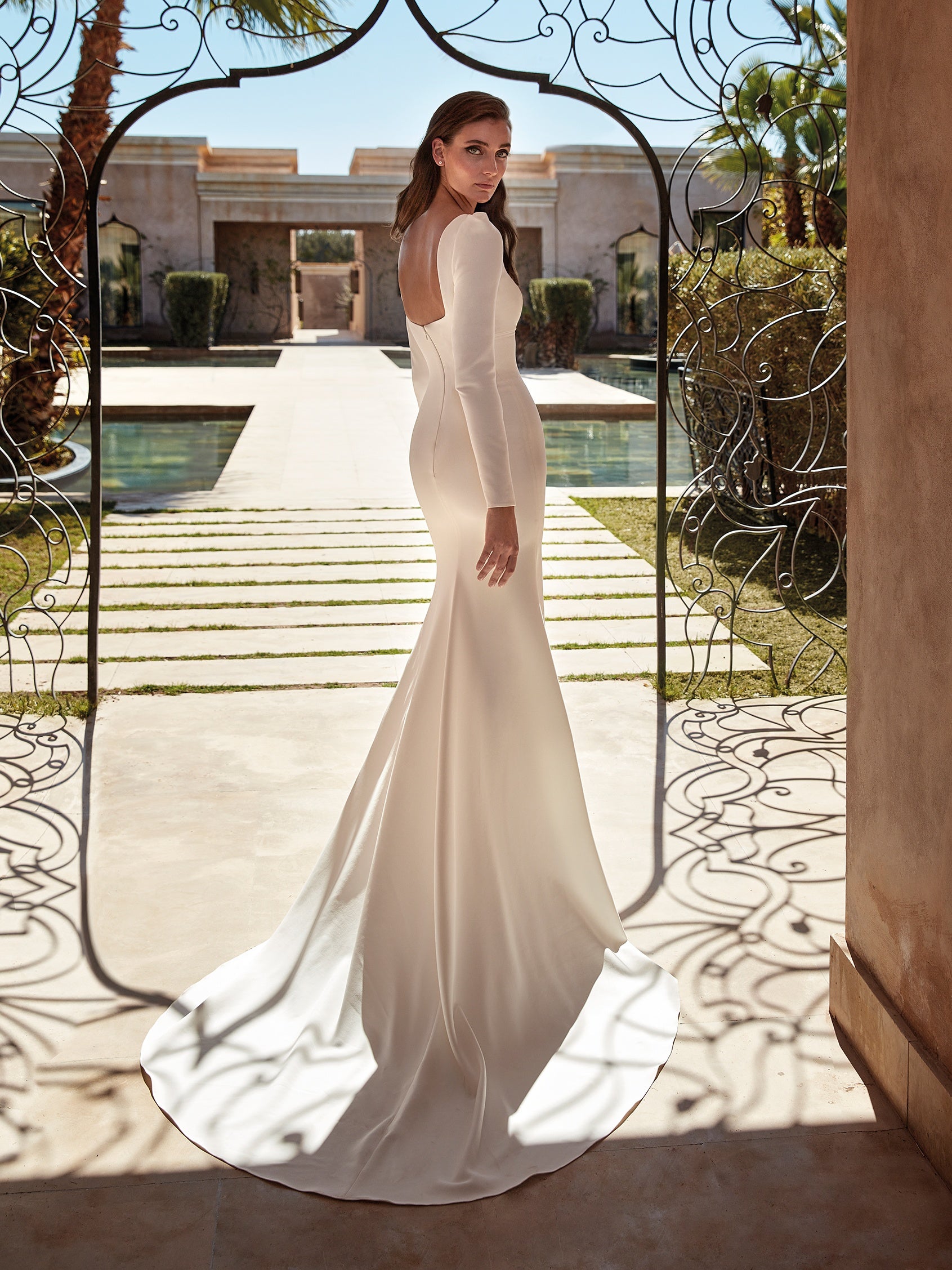 XIMENA | Mermaid wedding dress with a V-neckline | Pronovias XIMENA | Mermaid wedding dress with a V-neckline | Pronovias