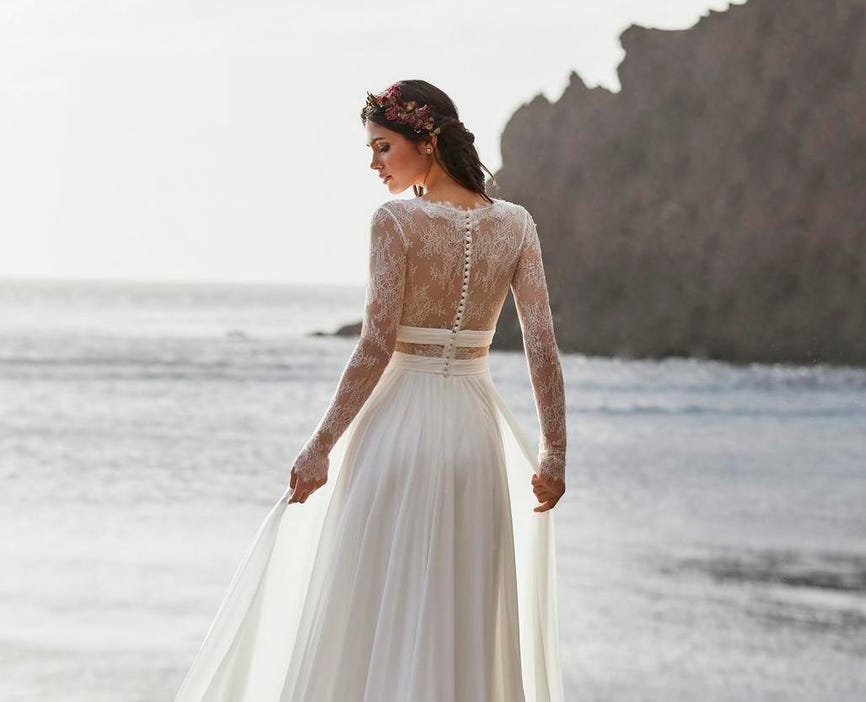 Helpful Tips on How to Dress for a Beach Wedding