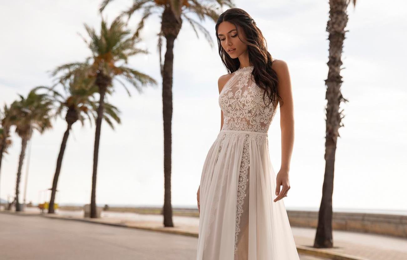 Best wedding dress for athletic build deals
