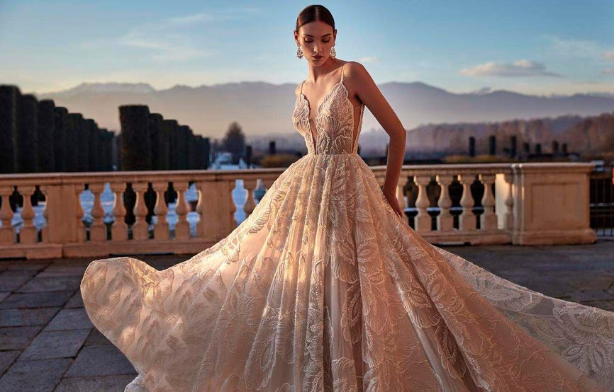 When Should You Start Shopping for a Wedding Dress? 