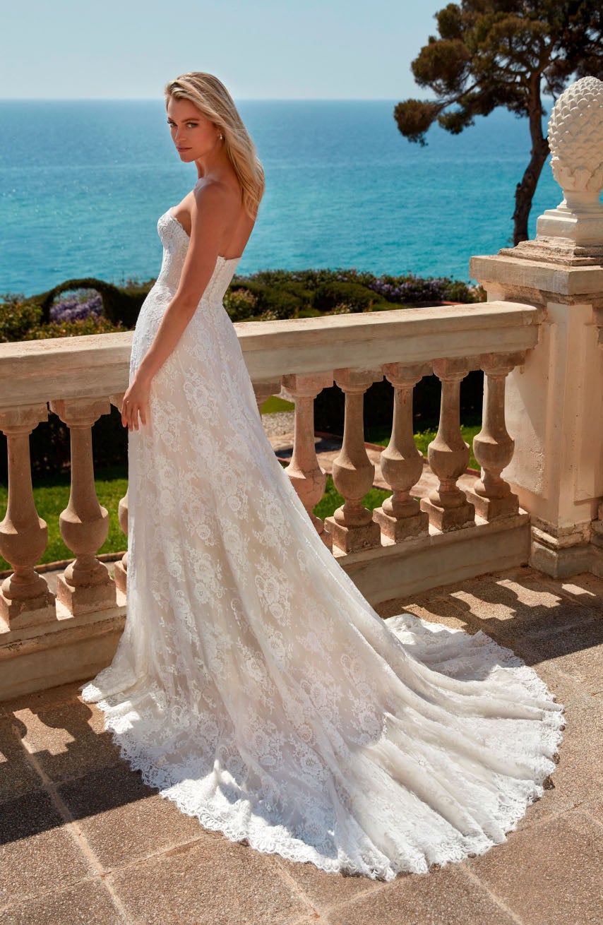 Come vestirsi per un matrimonio in spiaggia