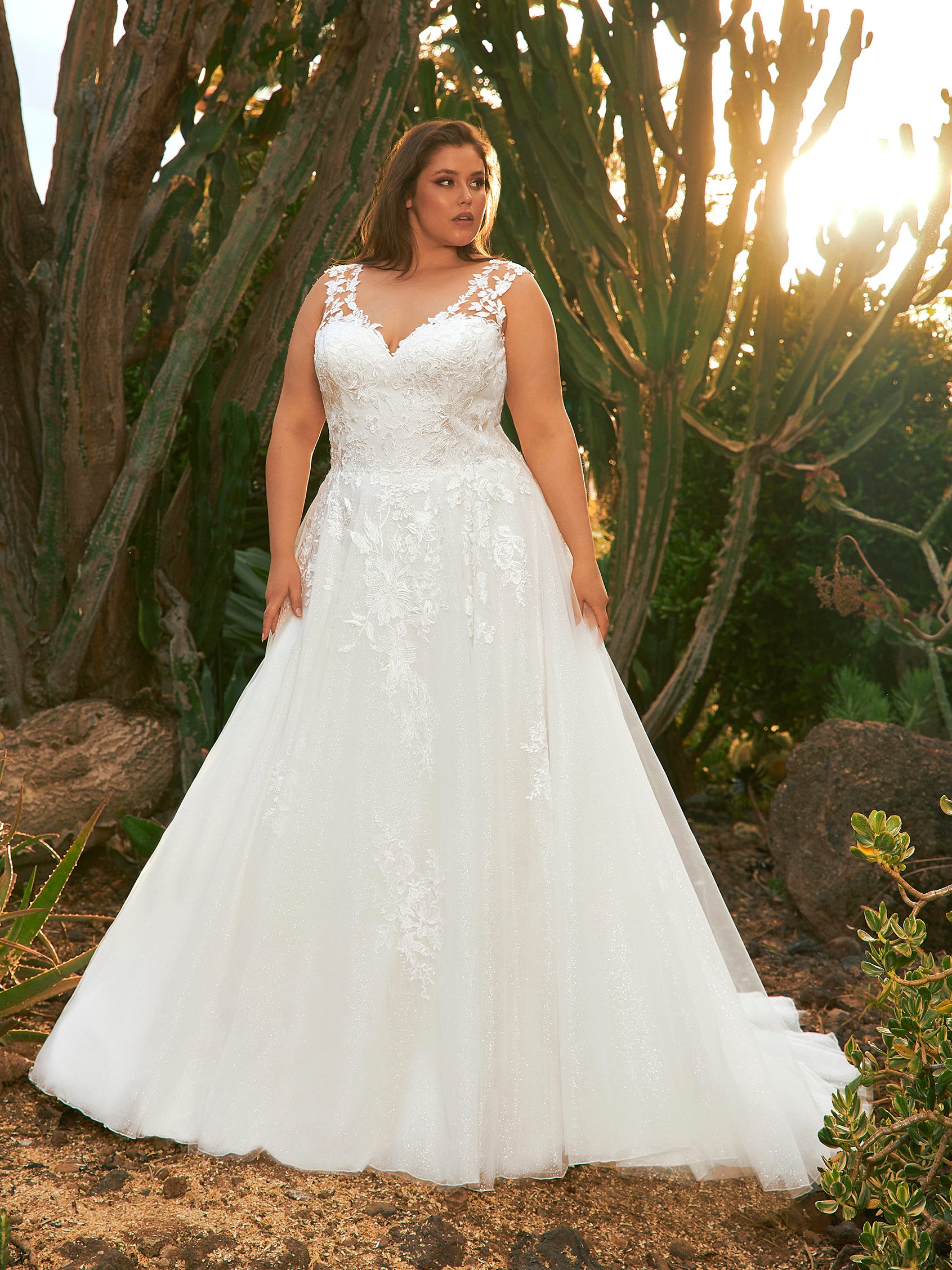 22 Chic Plus Size Bridesmaids' Dresses - Weddingomania