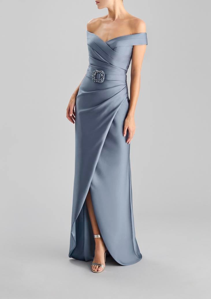 Come vestire la mamma della sposa con classe Pronovias