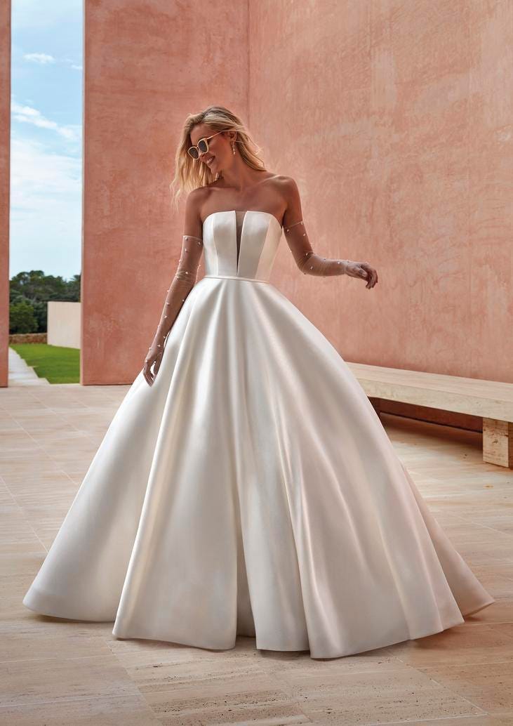 12 of the Best Wedding Dresses For Petite Brides in 2024
