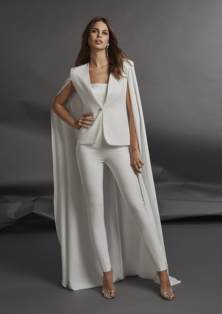 Traje de chaqueta y pantalón crepe blanco